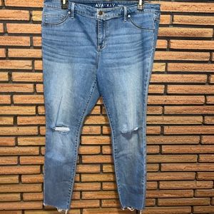 Ava & Viv distressed crop